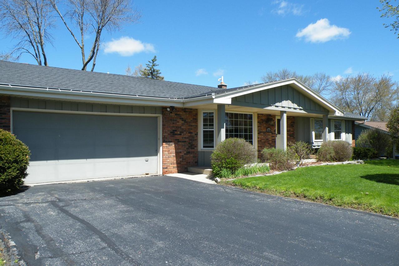 12540 W Wilbur Dr, New Berlin, WI 53151