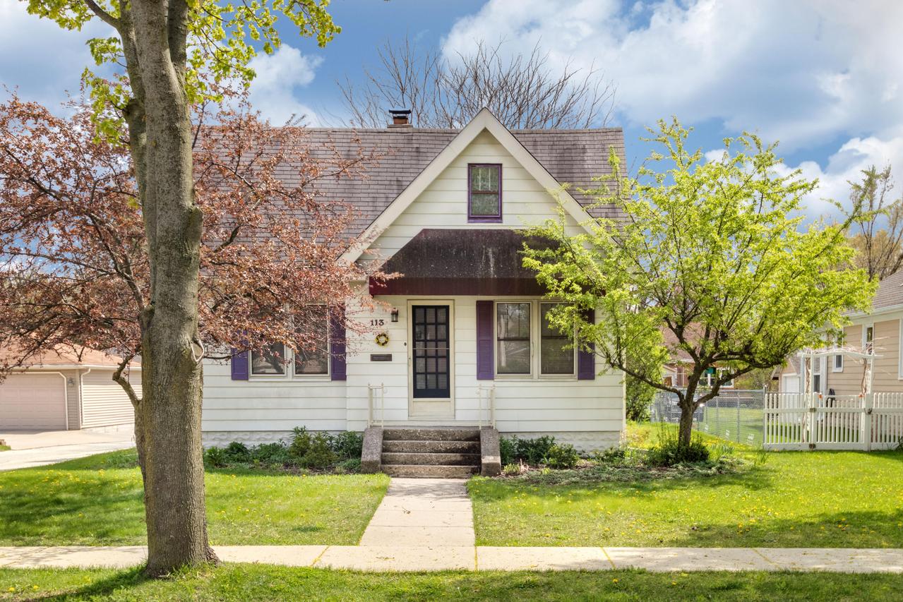 113 W Wabash Ave, Waukesha, WI 53186