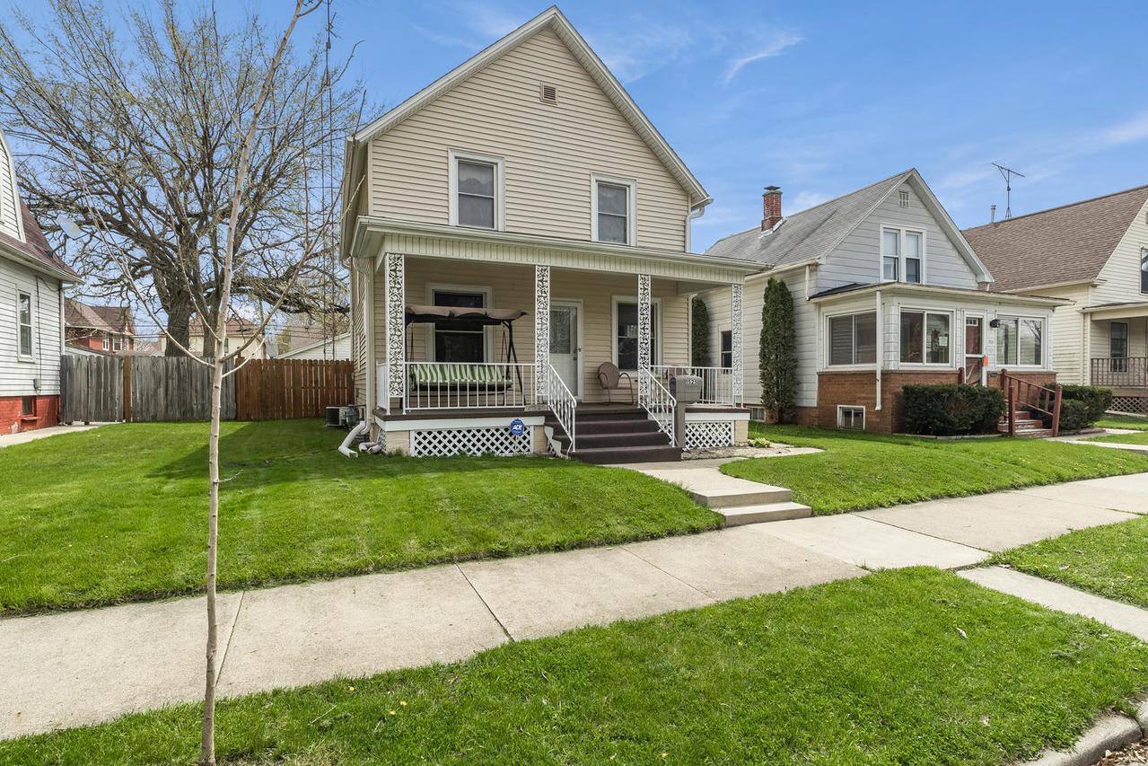 1525 Quincy Ave, Racine, WI 53405