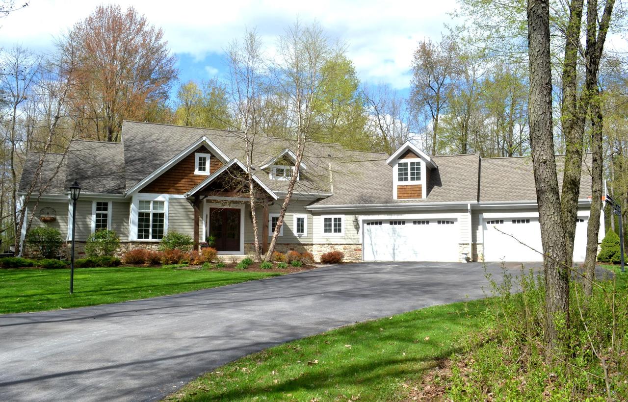 N72W38506 Lang Rd, Oconomowoc, WI 53066