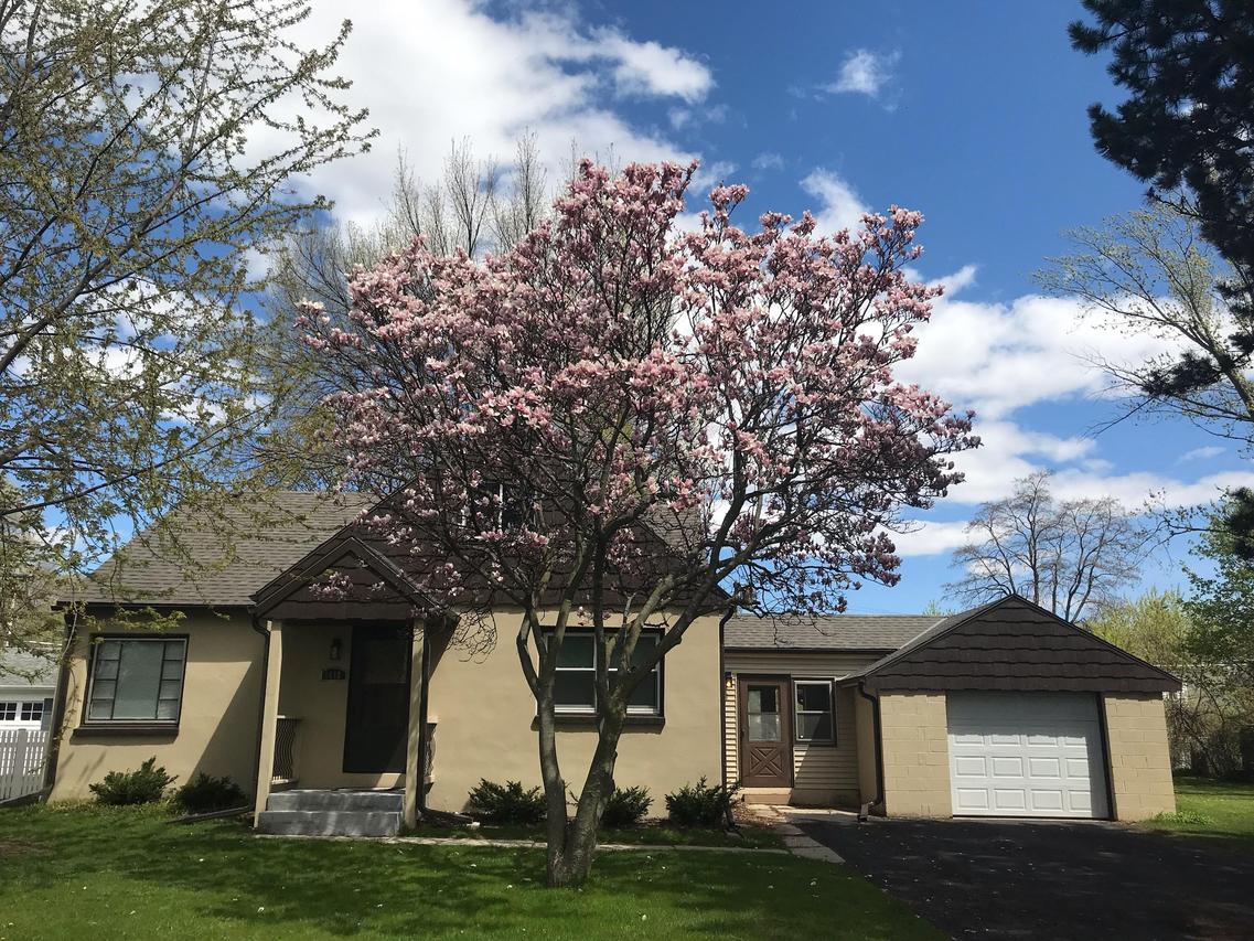 1418 S Rock Pl, New Berlin, WI 53151