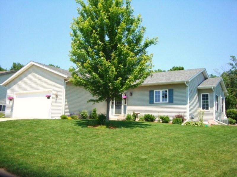 1411 Lower Forest Ct., West Bend, WI 53090