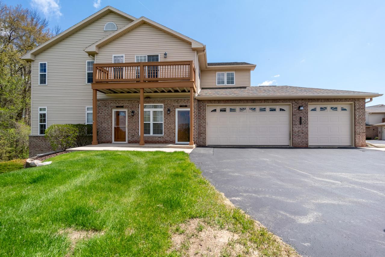 17948 W Jacobs Ridge, New Berlin, WI 53146