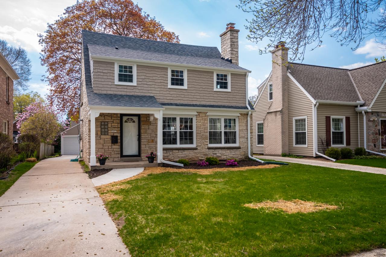 5237 N Kent Ave, Whitefish Bay, WI 53217