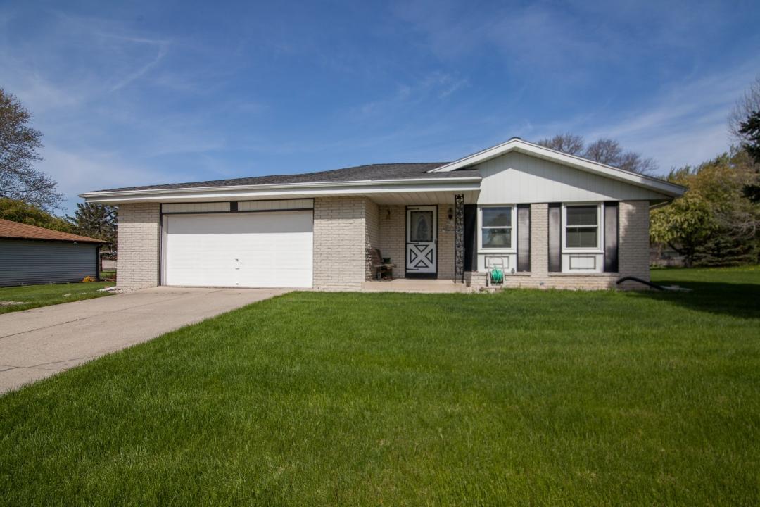 W233N6025 Lilac Dr, Sussex, WI 53089