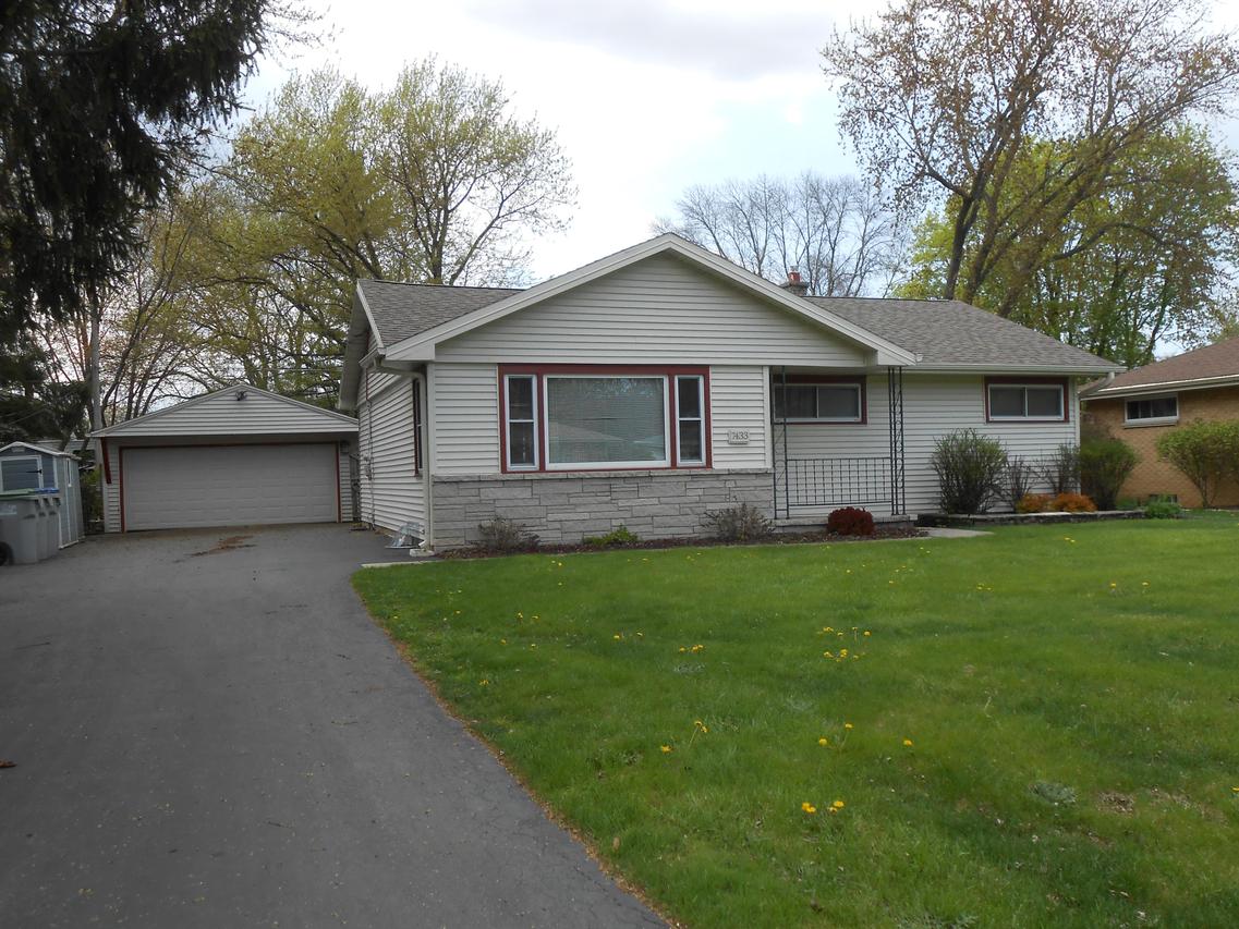 7433 N 52nd St, Milwaukee, WI 53223