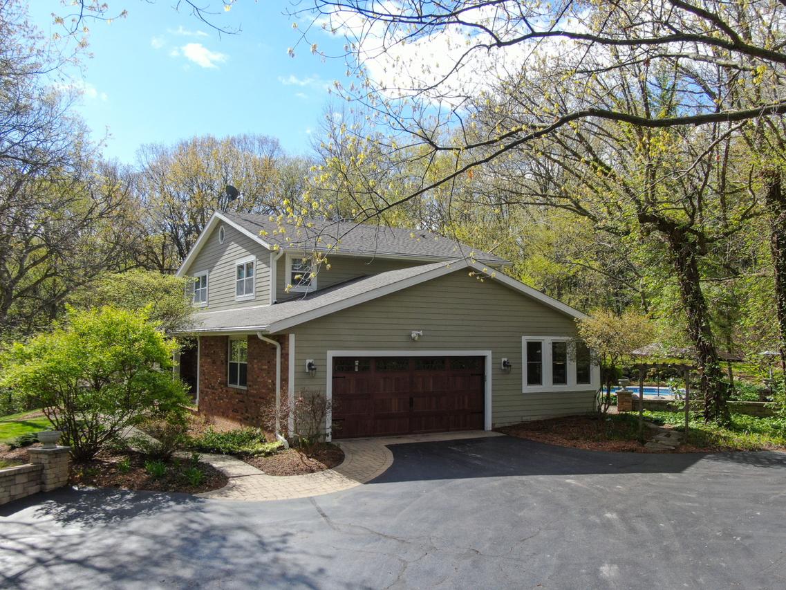 2225 Springwood Ln, Rochester, WI 53105