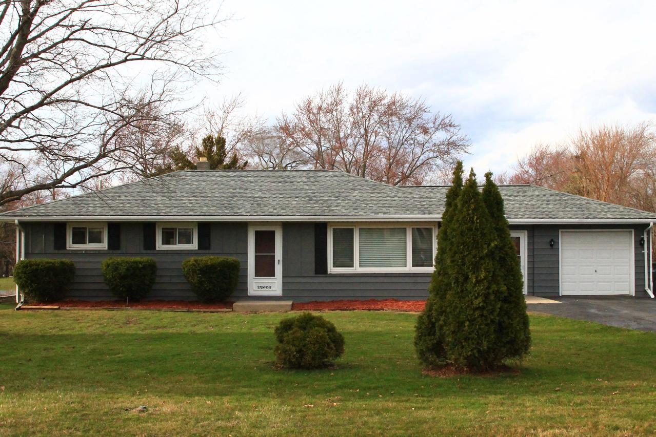 S72W19518 Lochcrest Blvd, Muskego, WI 53150