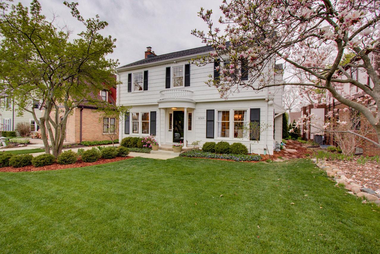 6069 N Kent Ave, Whitefish Bay, WI 53217