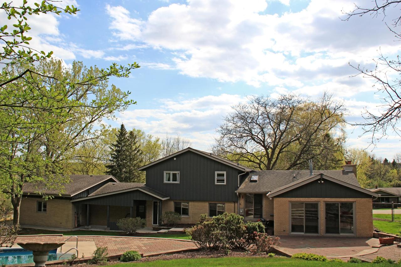 120 Avie Ct, Brookfield, WI 53045