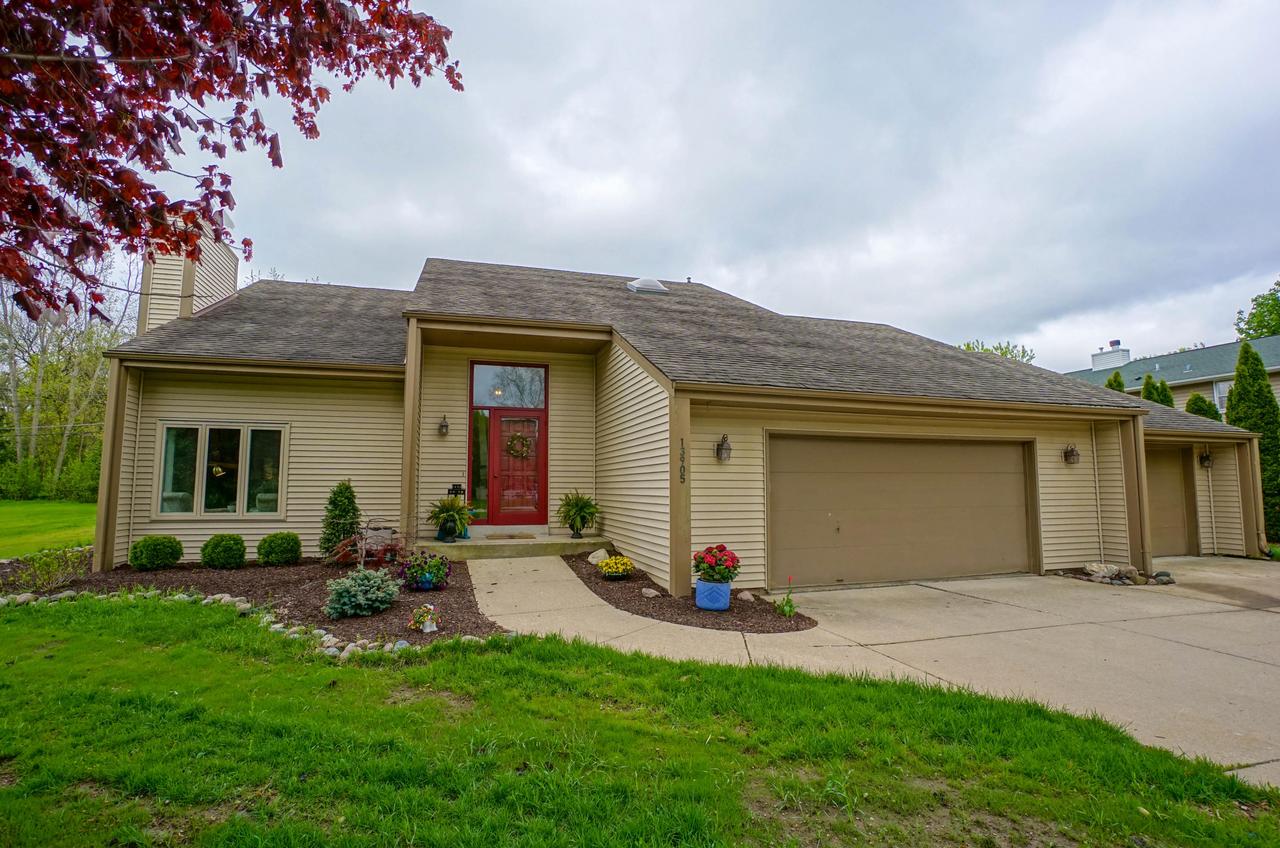 13905 W Cardinal Pkwy, New Berlin, WI 53151