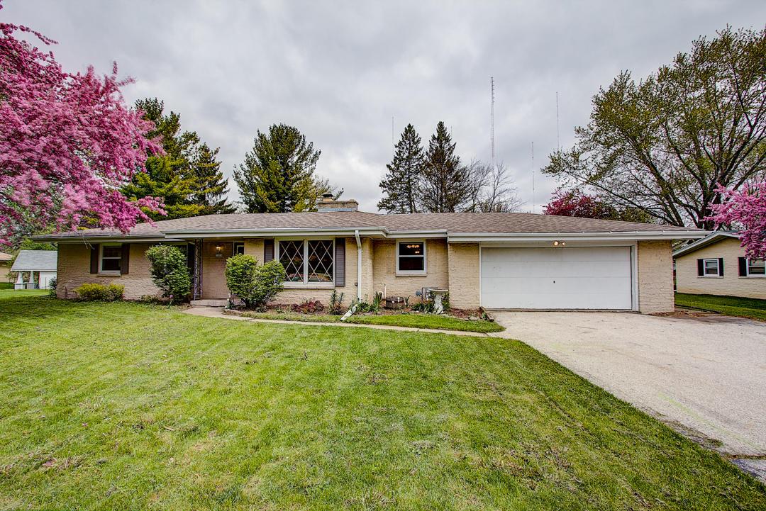 11810 W Denis Ave, Hales Corners, WI 53130