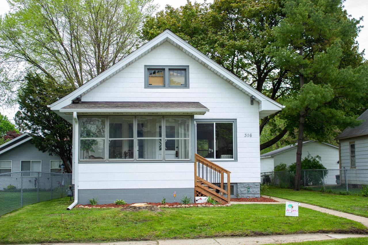 316 Harrison Ave, Waukesha, WI 53186