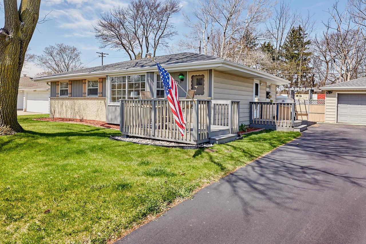 7100 W Van Norman Ave, Greenfield, WI 53220