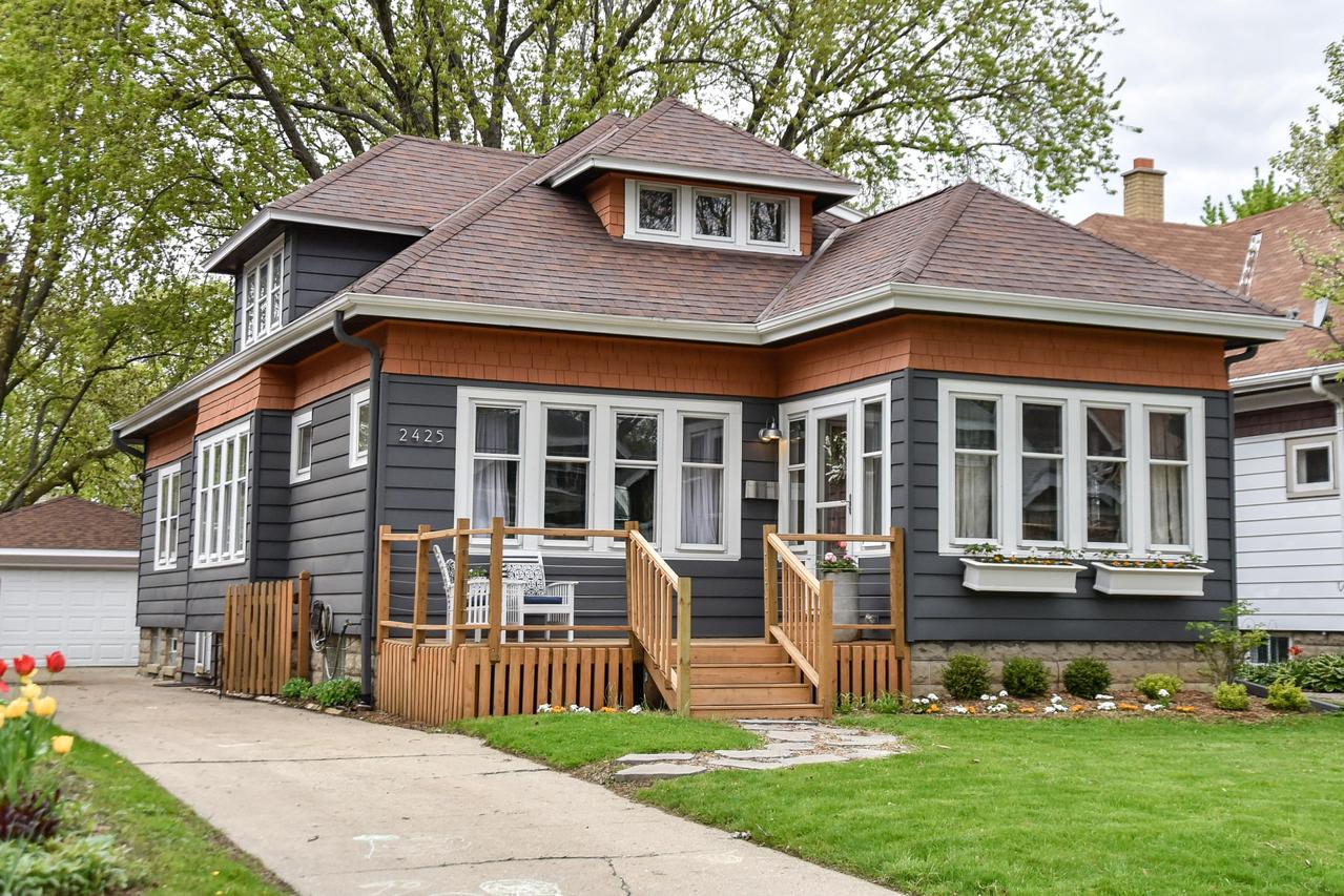 2425 N 65th St, Wauwatosa, WI 53213