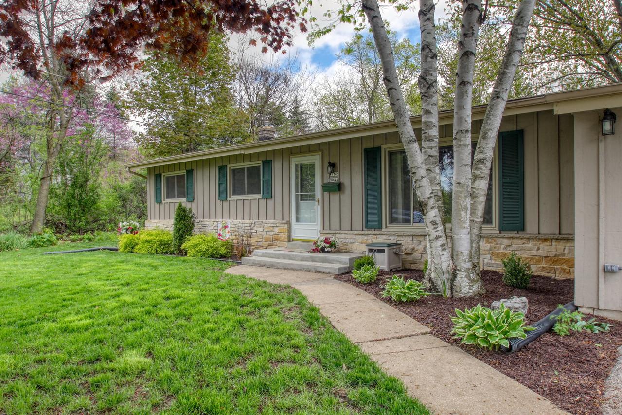 W182N9044 Amy Ln, Menomonee Falls, WI 53051