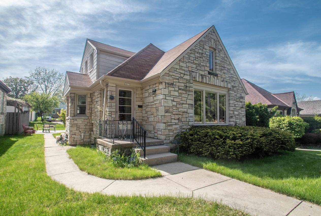 2855 S 46th St, Milwaukee, WI 53219