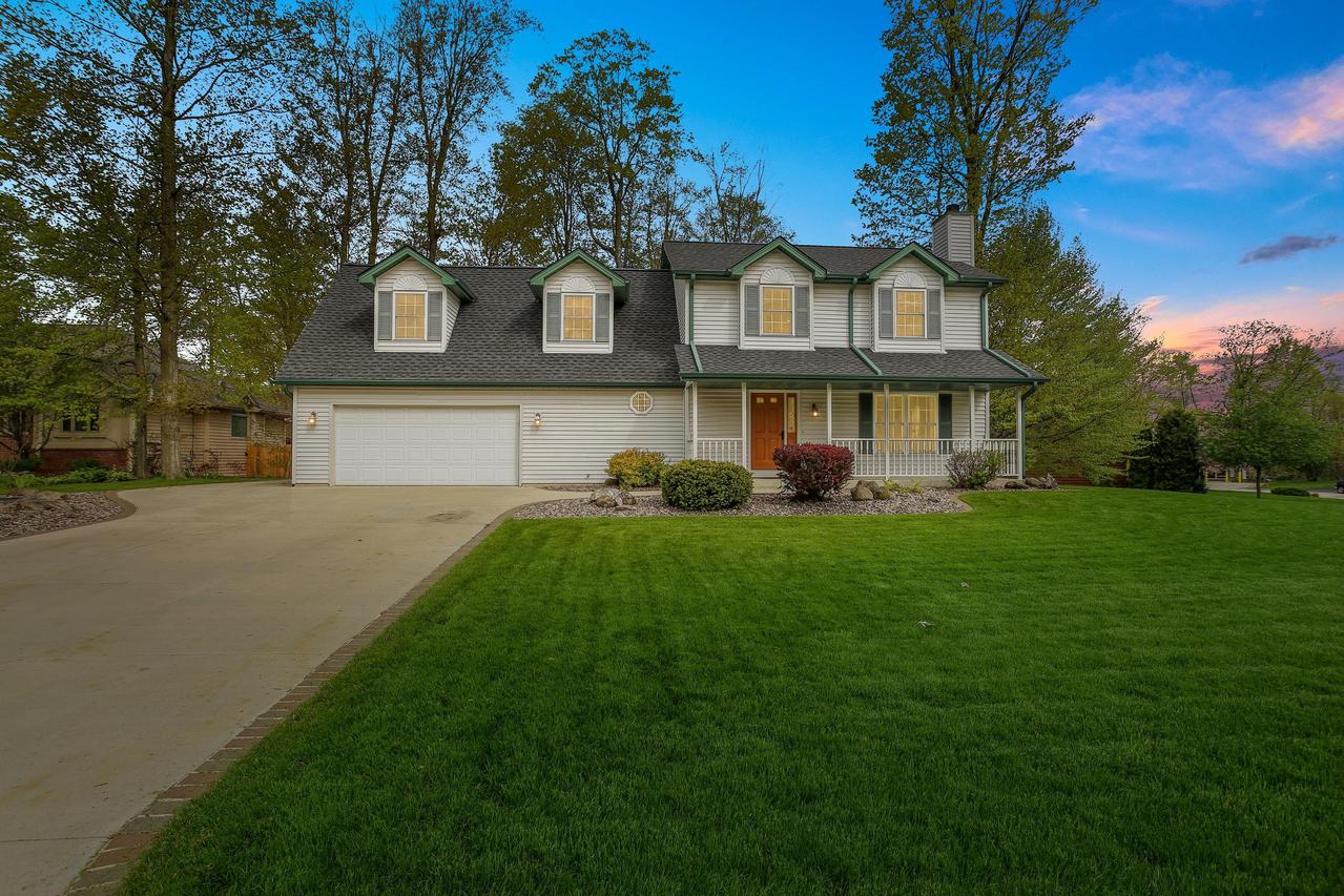 929 Ridgeway Cir, Fredonia, WI 53021
