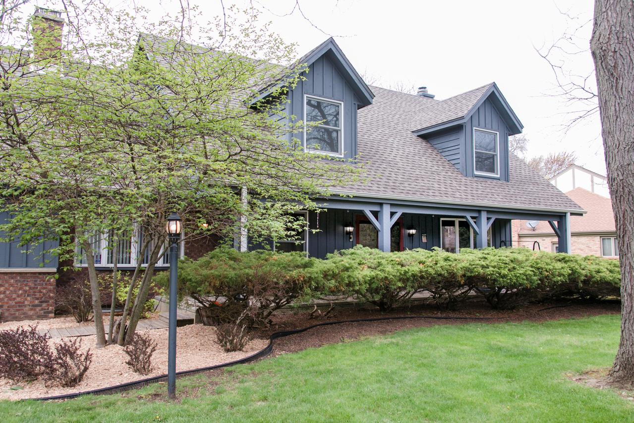 4 Beechwood Ct, Wind Point, WI 53402