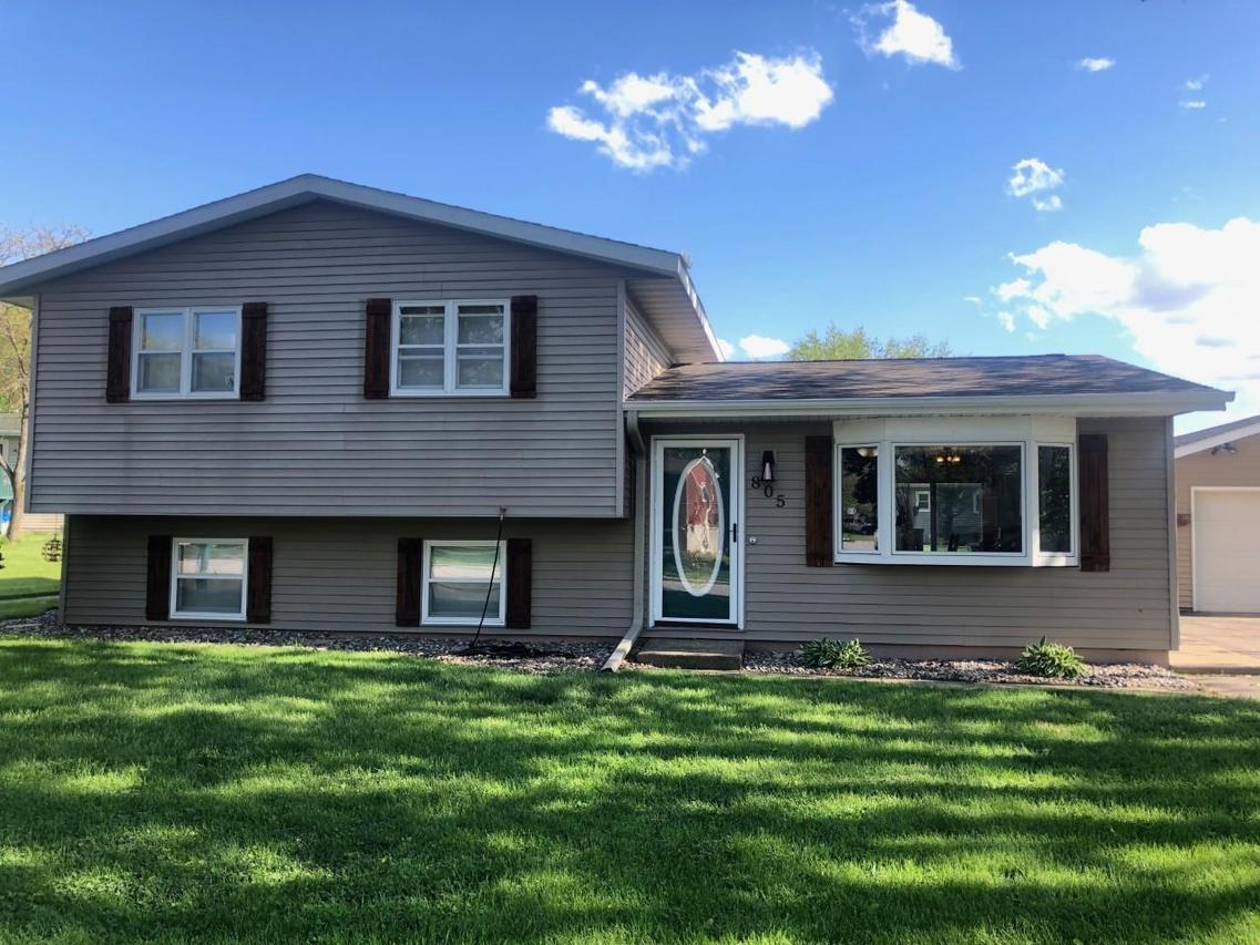 805 Evergreen Dr, Holmen, WI 54636