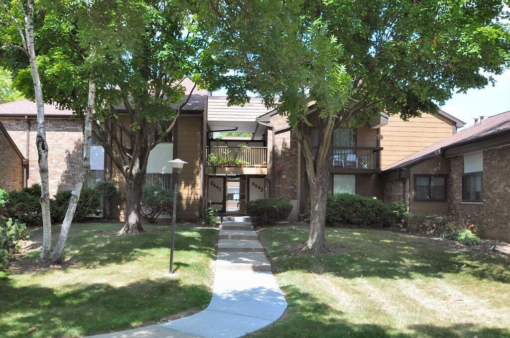 8643 N Servite Dr #215, Milwaukee, WI 53223