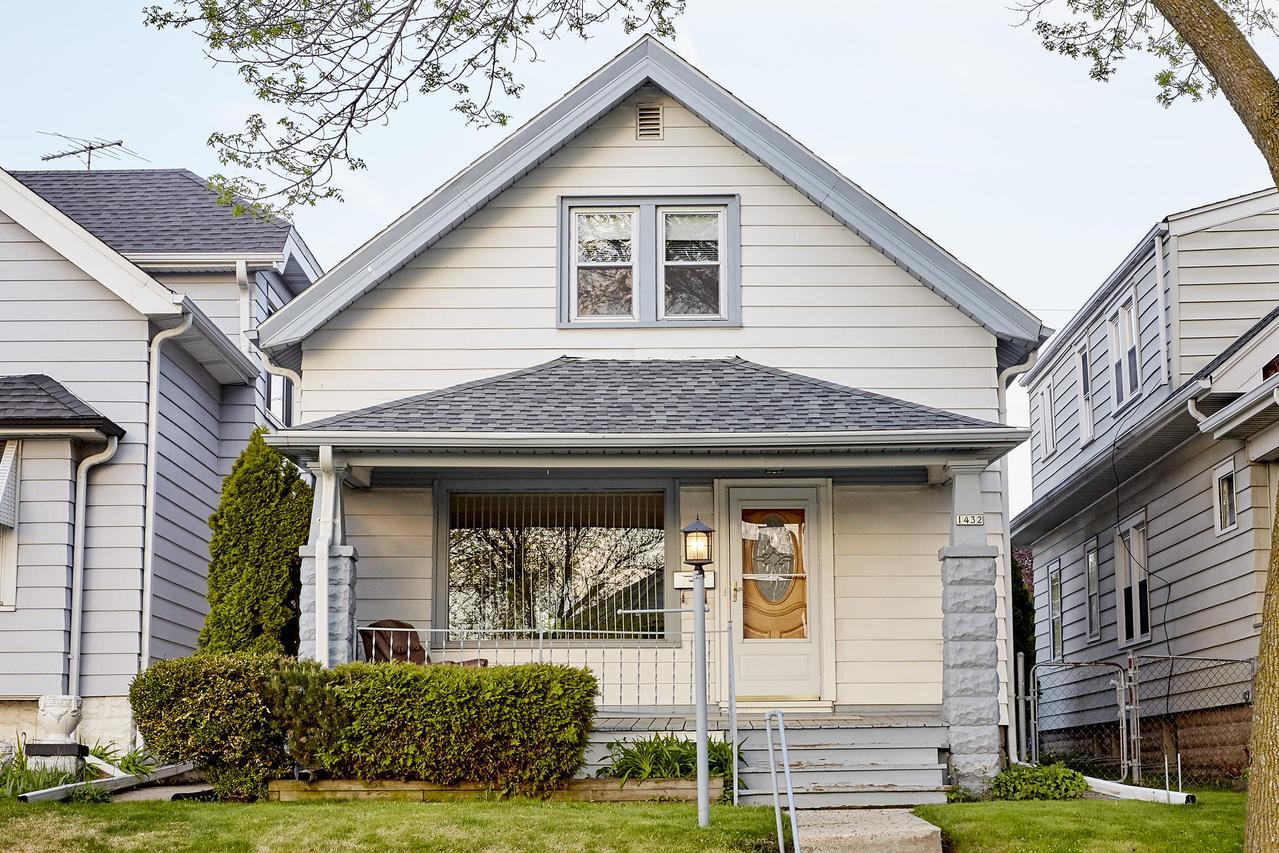 1432 S 78th St, West Allis, WI 53214