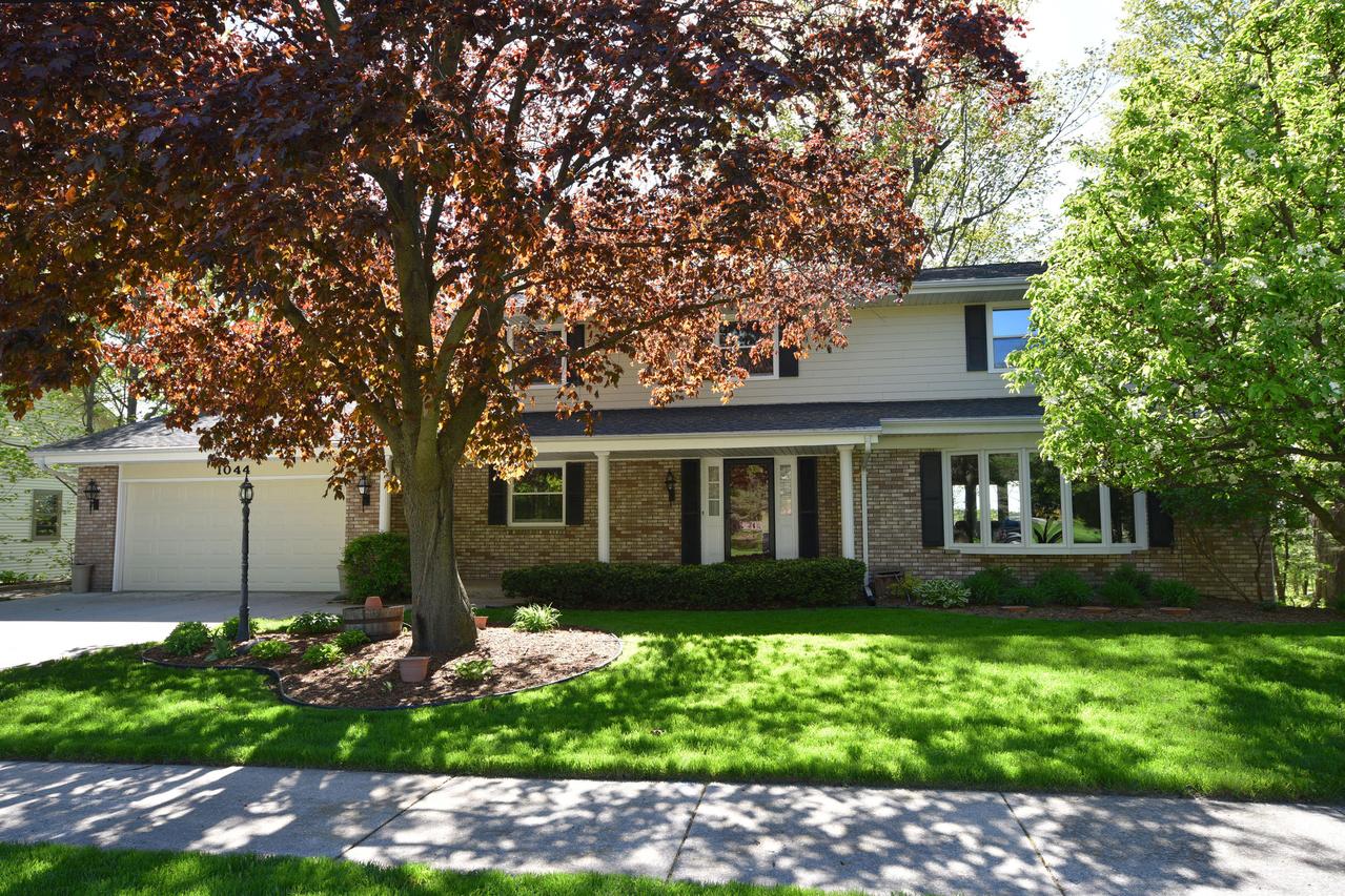 1044 Timberline Dr, West Bend, WI 53095