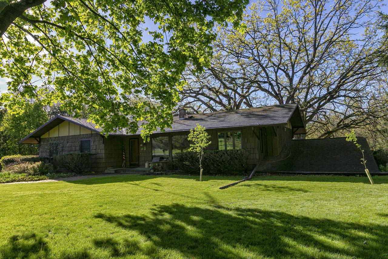713 Criglas Rd., Wales, WI 53183