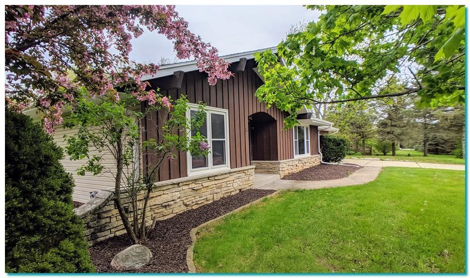 S69W22245 Sonoma Way, Vernon, WI 53103