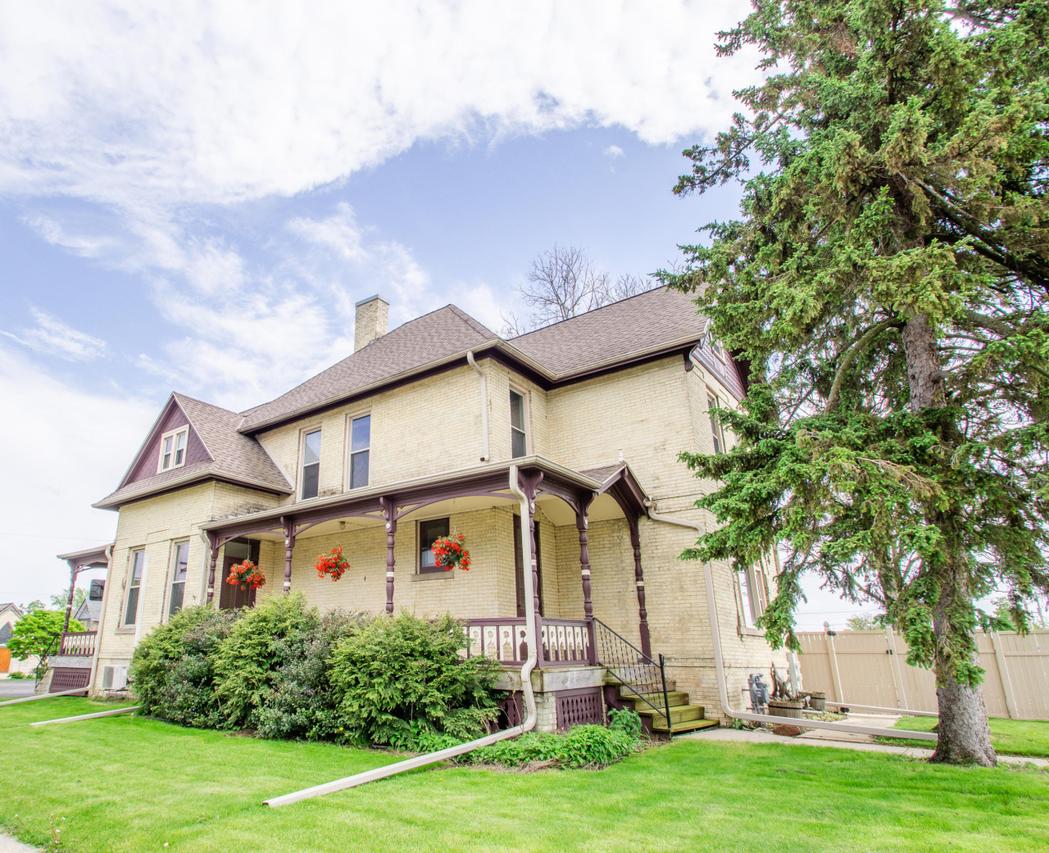 217 N 5th St, Watertown, WI 53094