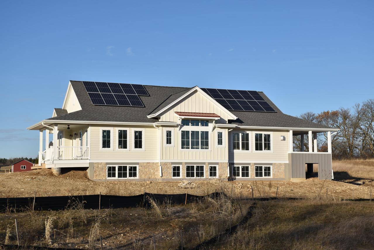 W330S9470 Krystle Ln, Mukwonago, WI 53149