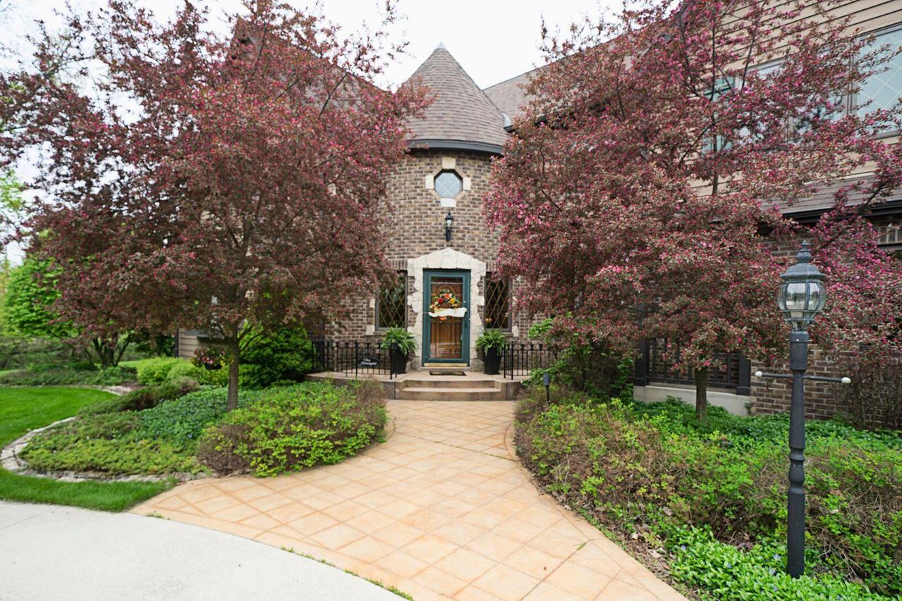 744 Lancaster Ct, Grafton, WI 53024