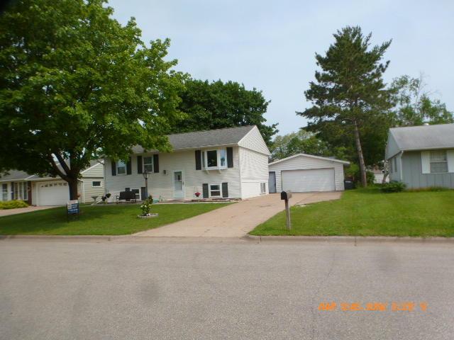 1217 La Crosse St, Onalaska, WI 54650