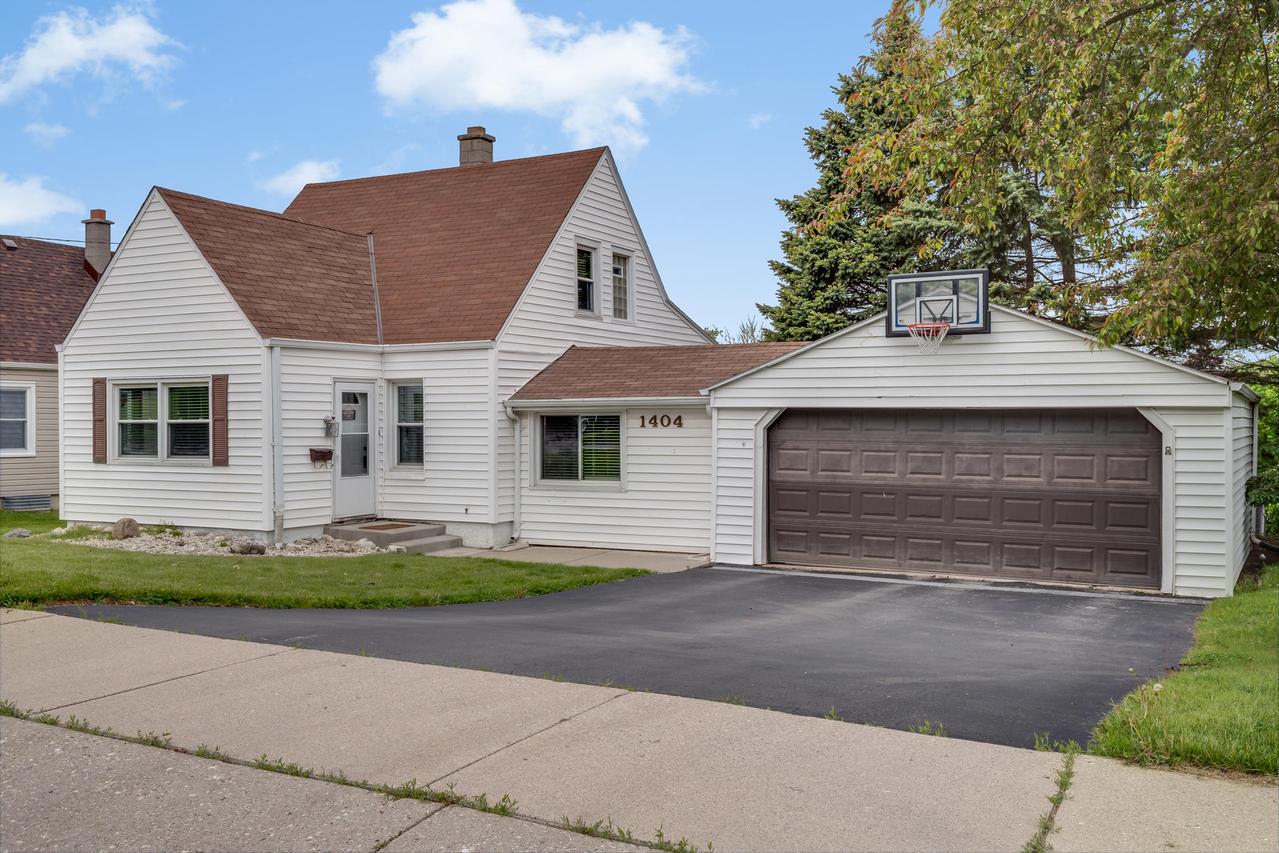 1404 Elder St, Waukesha, WI 53188