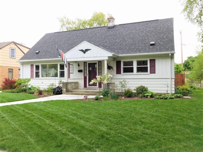 9621 W Lorraine Pl, Milwaukee, WI 53222