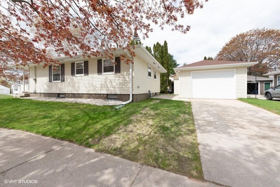 1102 Flambeau St, Manitowoc, WI 54220