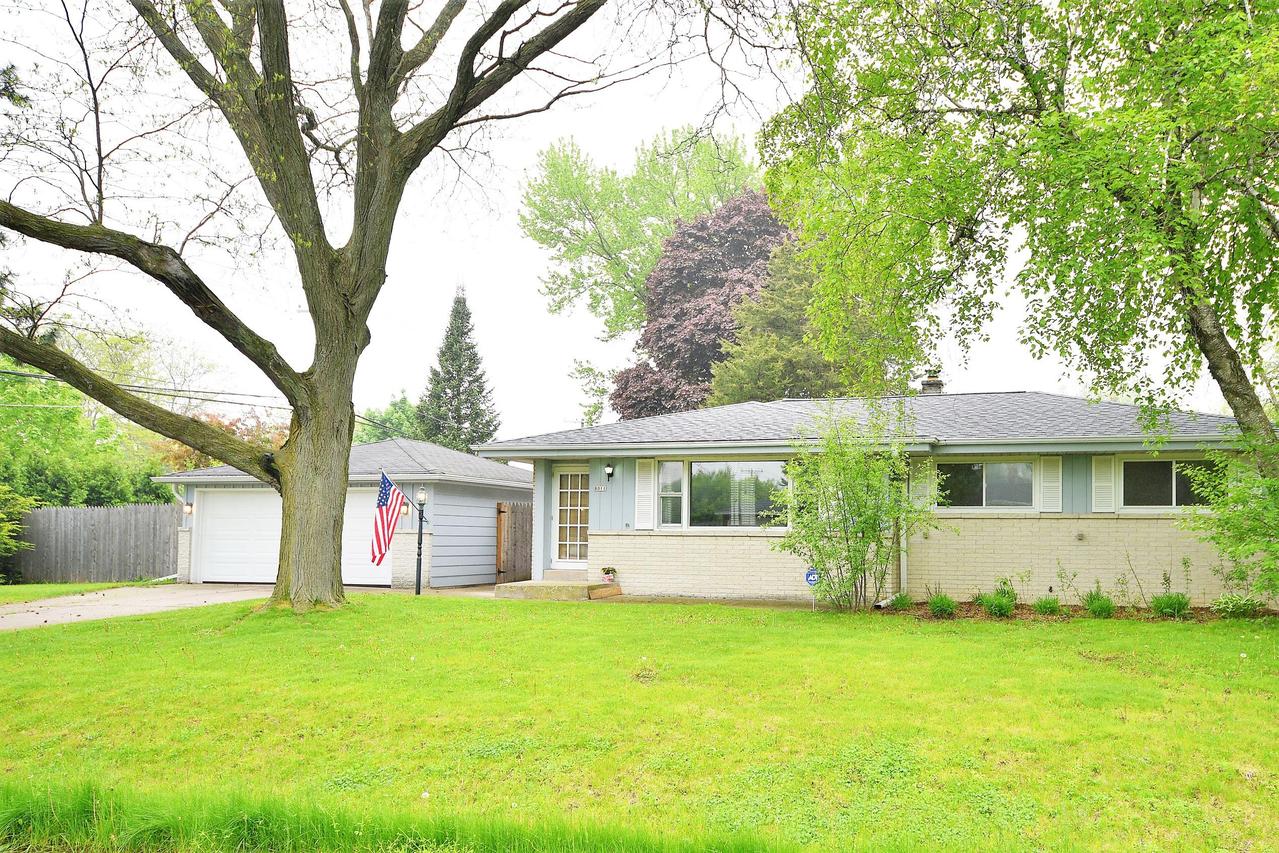 8011 N 64th St, Brown Deer, WI 53223