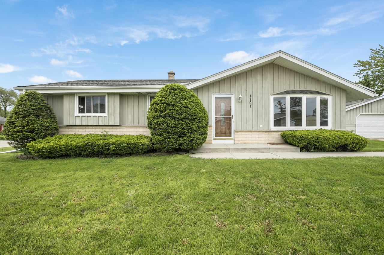1701 Skyline Dr, Racine, WI 53406