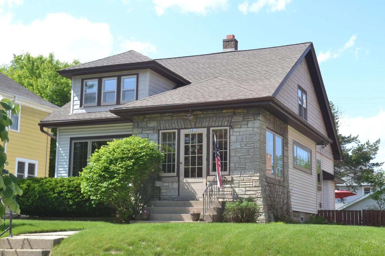 6822 Aetna Ct, Wauwatosa, WI 53213