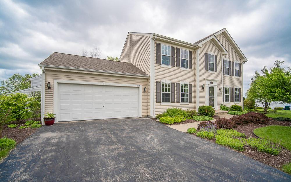 1321 Garfield Ln, Hartford, WI 53027