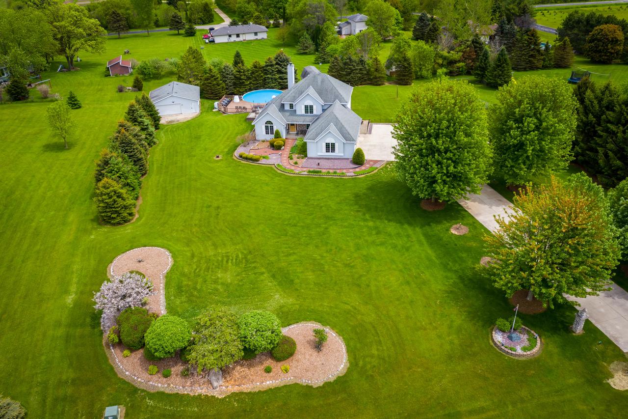 8360 Schmidt Dr, Wayne, WI 53002