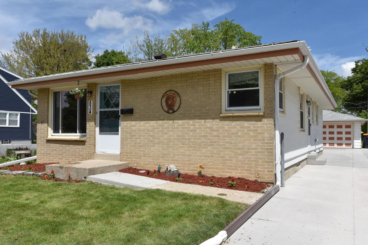 834 S 92nd St, West Allis, WI 53214