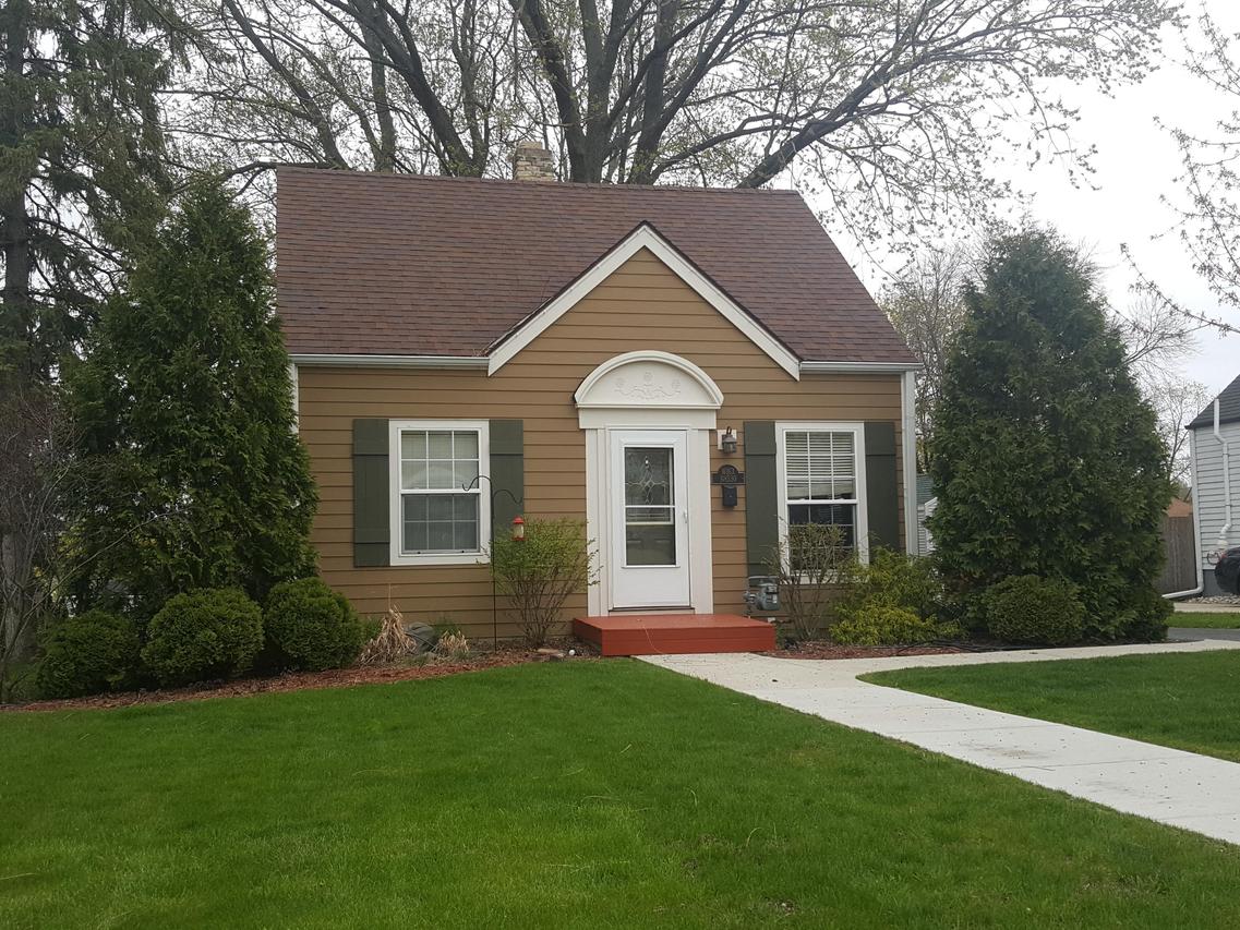 W163N8530 Arthur Ave, Menomonee Falls, WI 53051