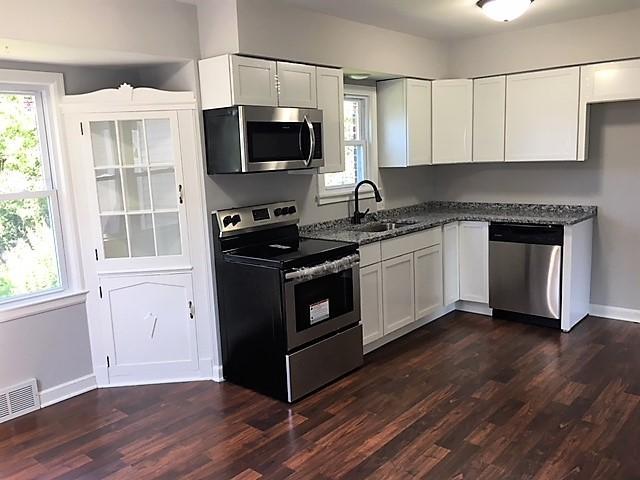 4153 N 92nd St, Wauwatosa, WI 53222