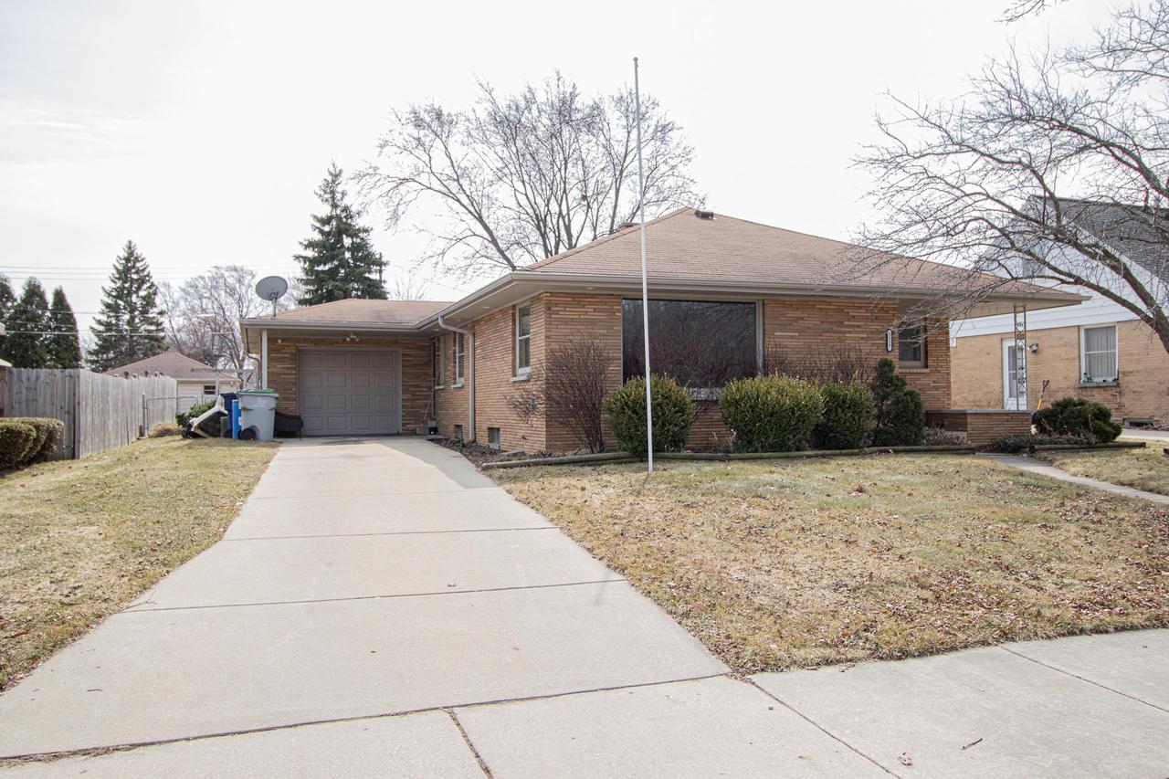 5517 W Holt Ave, Milwaukee, WI 53219