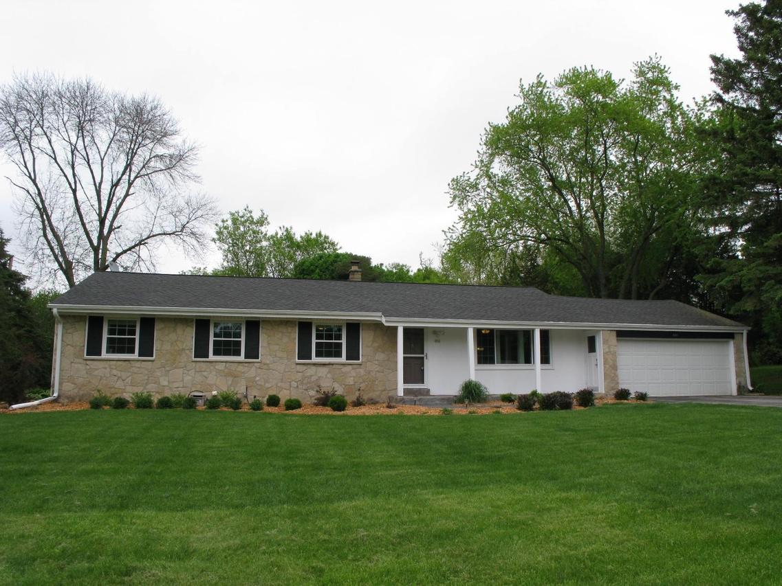 830 Sunnycrest Dr., Brookfield, WI 53186