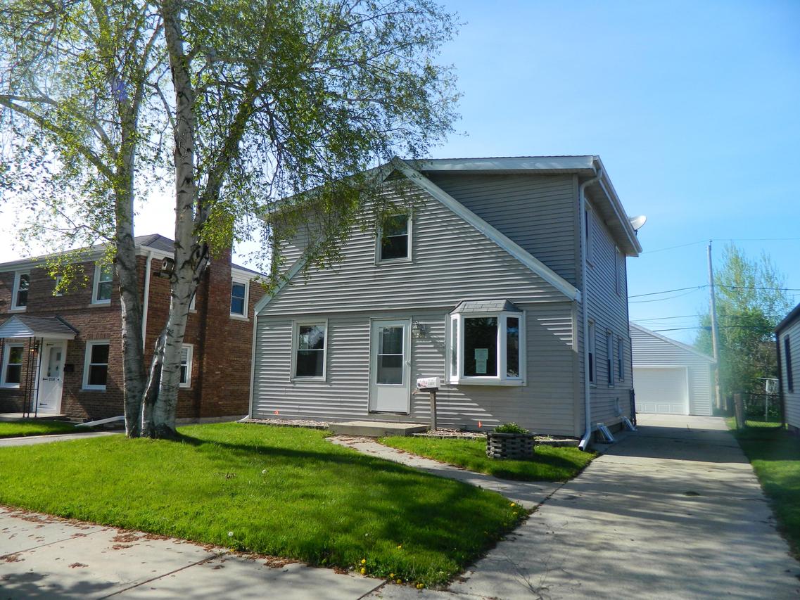 2332 Dwight St, Racine, WI 53403