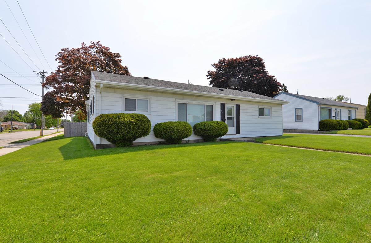 2101 Monroe Ave, Racine, WI 53405