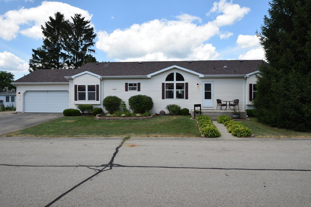 127 S Eastown Manor, Elkhorn, WI 53121