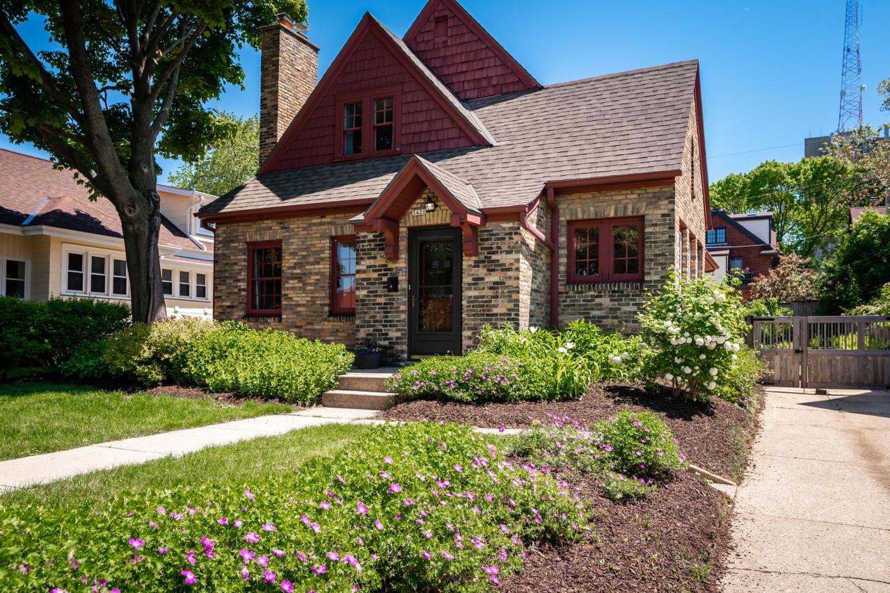 3420 N Murray Ave, Milwaukee, WI 53211